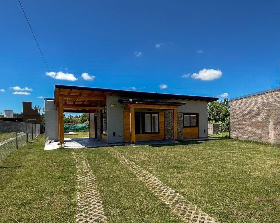 Casa en venta 2 dormitorios con Piscina en Roldán