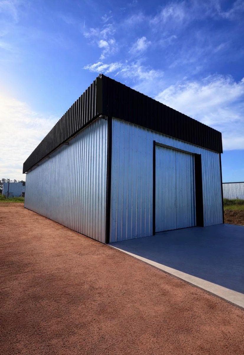 Galpón en venta 210m2 a estrenar Area Industrial Roldán