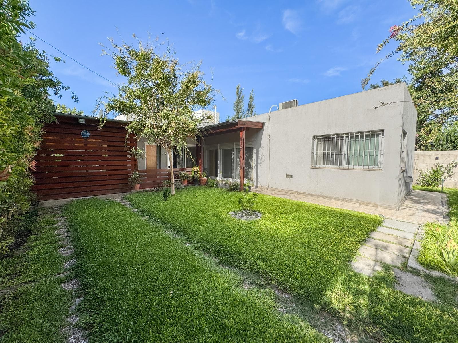 Casa en venta 2 dormitorios con pileta en Roldan