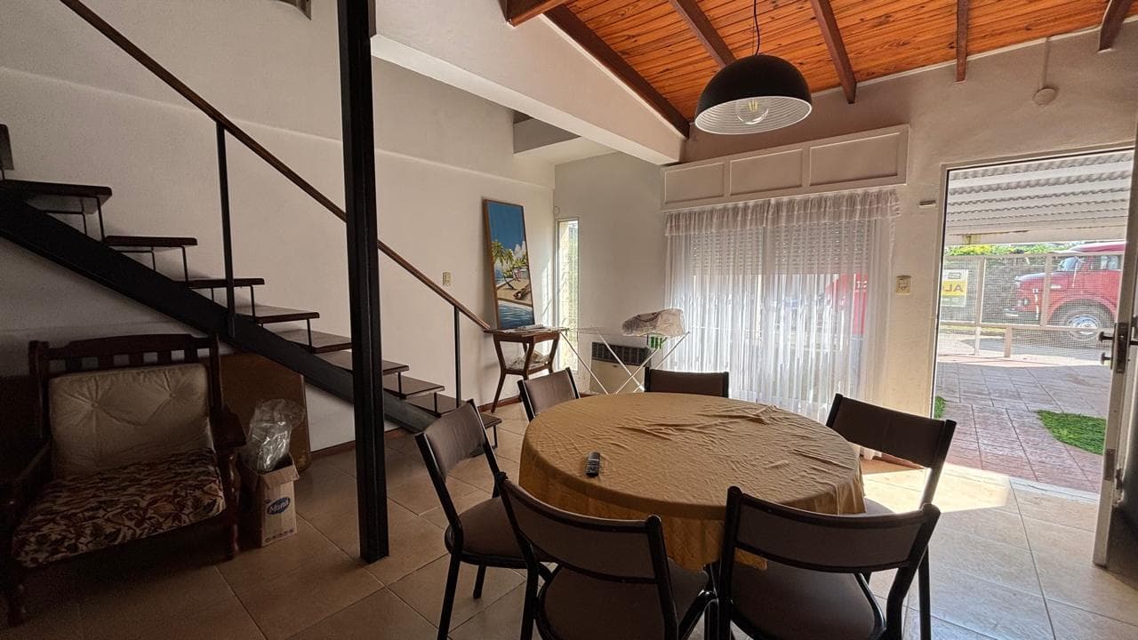 Casa en alquiler 2 dormitorios 2 baños Roldan