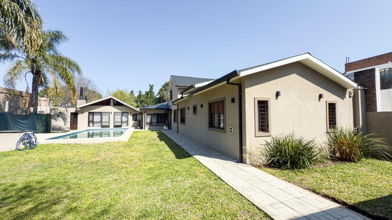 Casa en Venta 3 dormitorios con pileta en Funes
