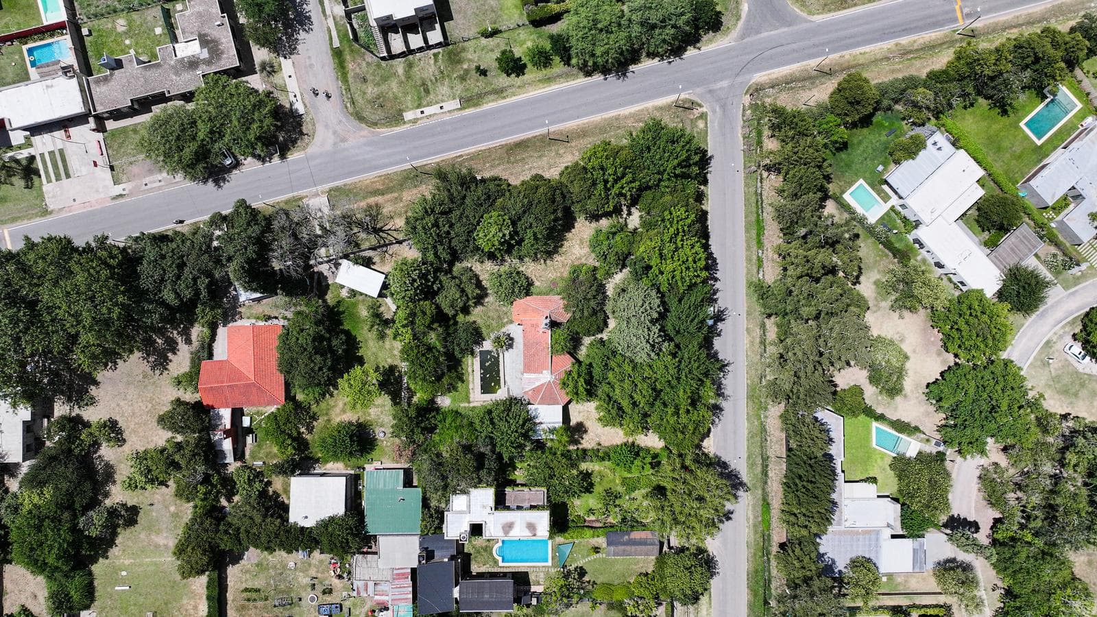Terreno en Venta de 1811m2 ideal para destino comercial en Funes City