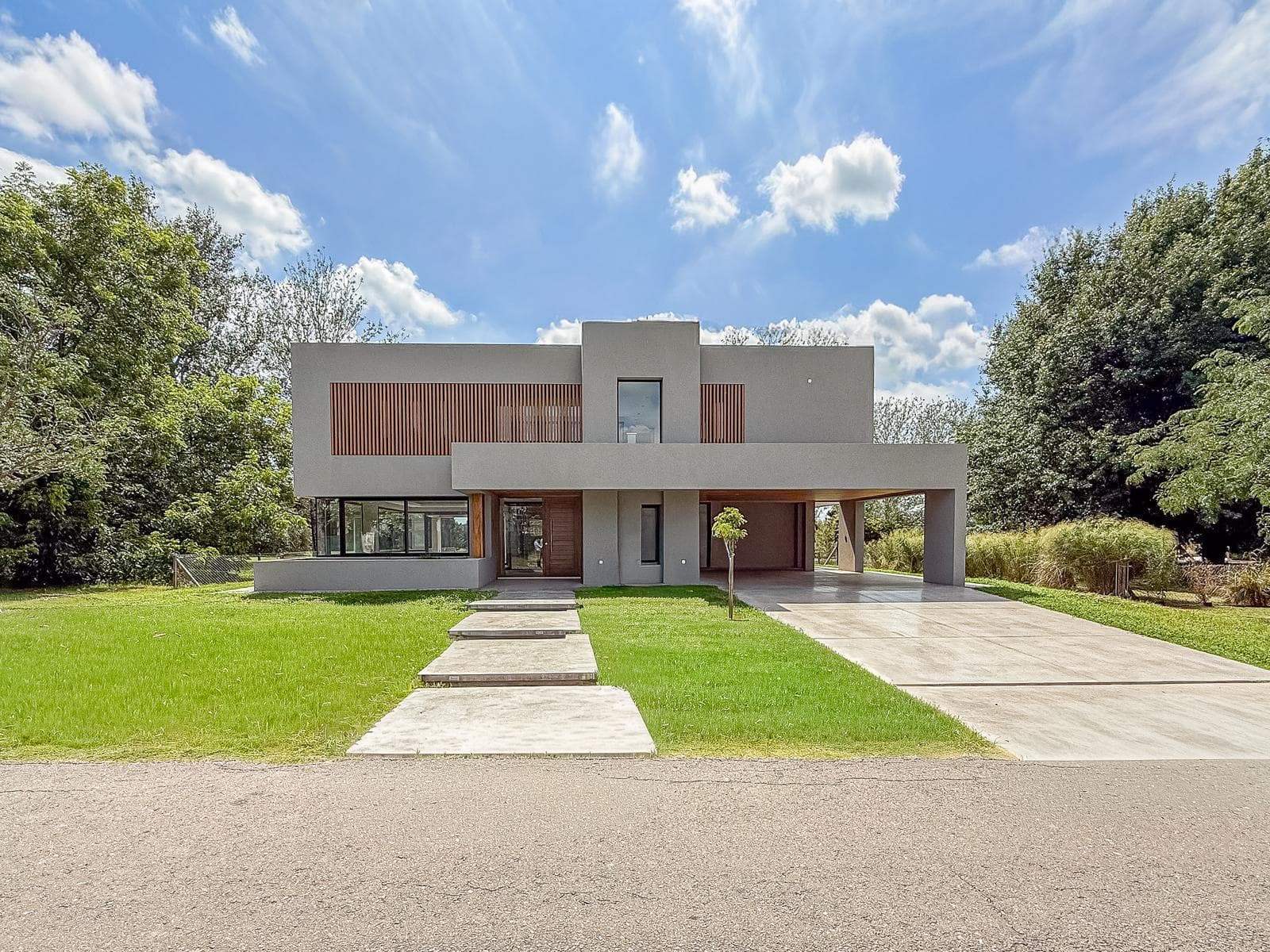 Casa en venta de 4 dormitorios en Kentucky Club de Campo, Funes