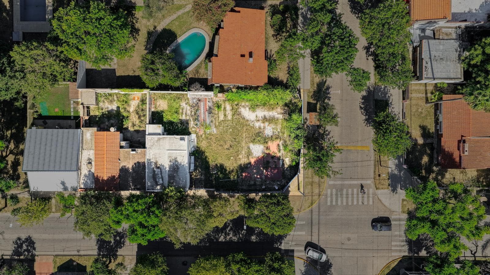 Lote en venta apto desarrollo comercial o viviendas en el centro de Funes