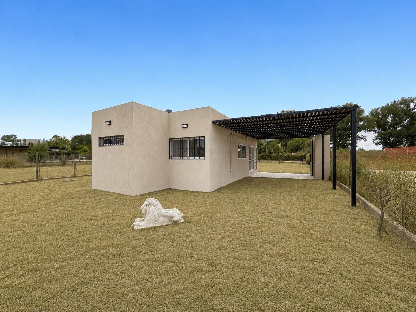 Casa en venta de 2 dormitorios y pileta en Funes Town