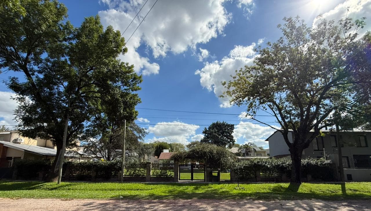 Casa en venta de 1 habitación con gran jardín y pileta en el centro de Funes