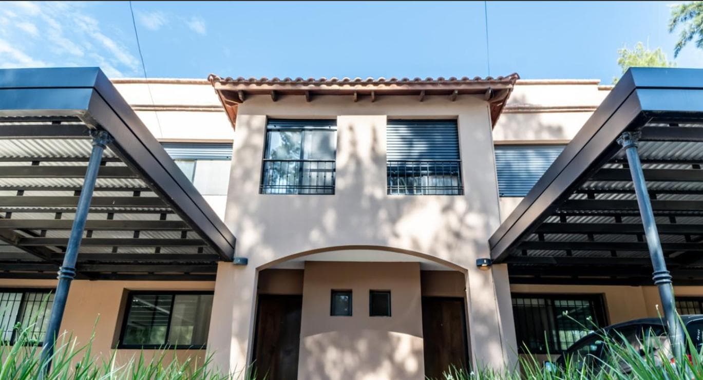 Casa en venta de 3 dormitorios en Aldea Fisherton Rosario