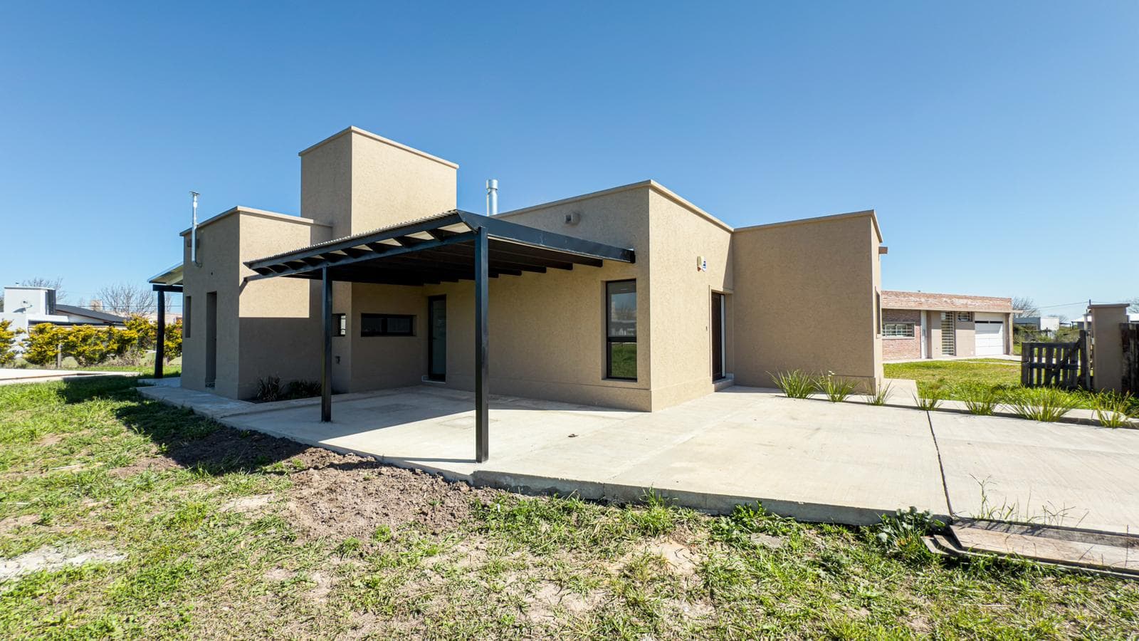Casa en venta de 2 dormitorios a estrenar con pileta barrio Las Tardes, Roldán