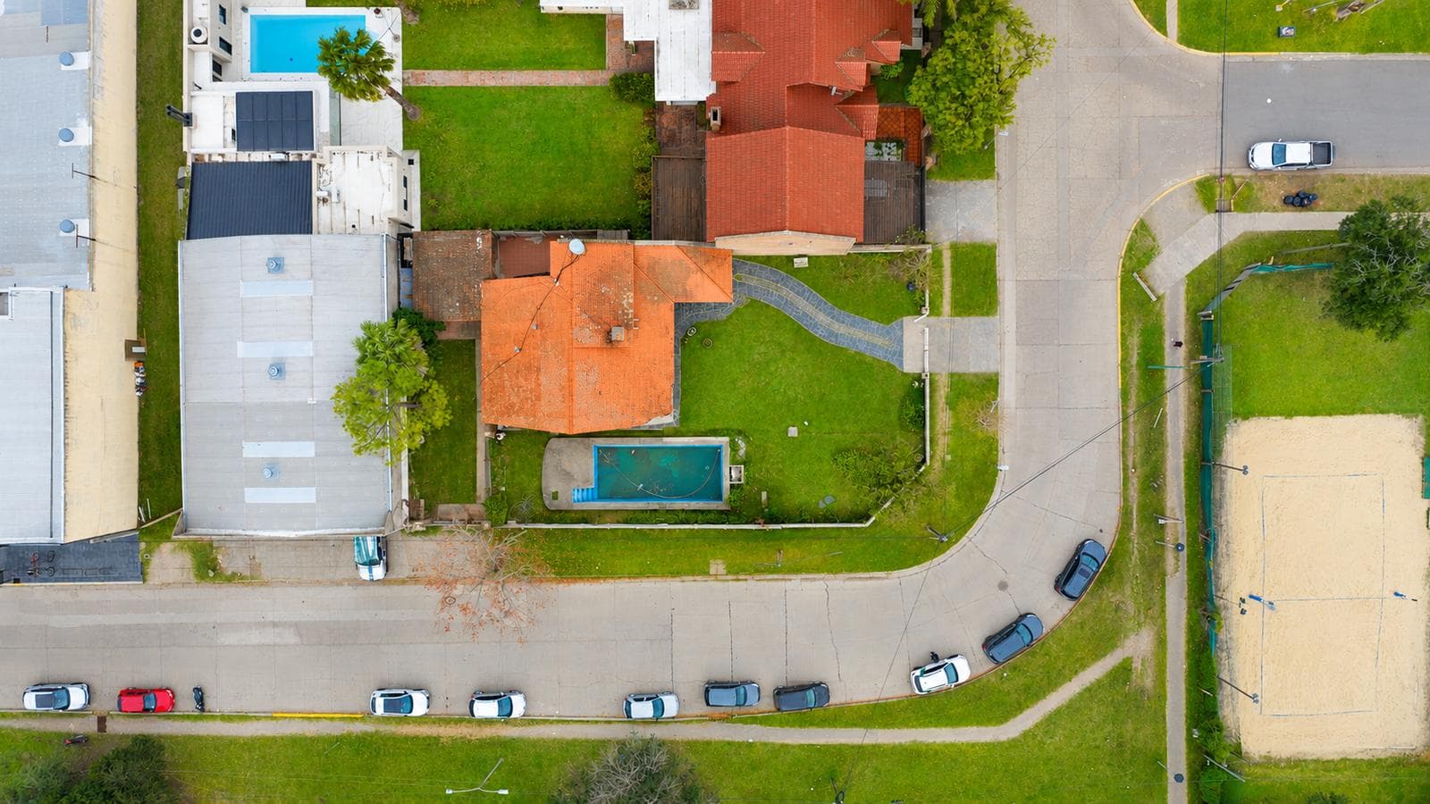 Casa o lote en venta para desarrollo en centro de Funes