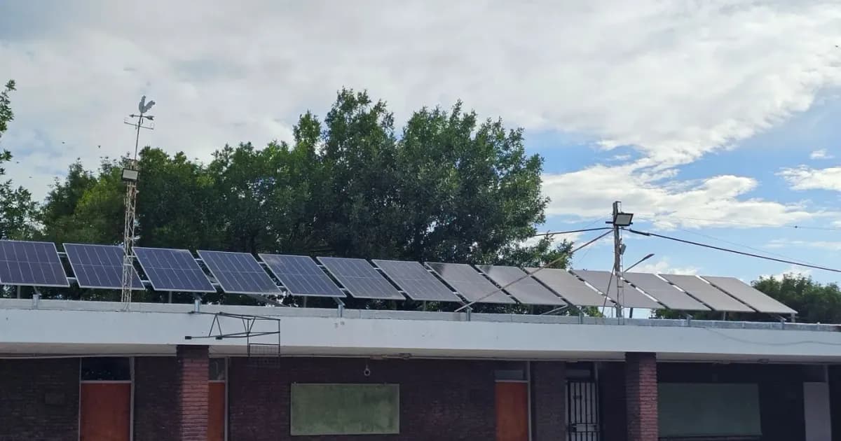 Casas sustentables y paneles solares en Funes y Roldán: casos y costos reales